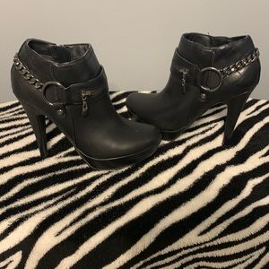 Guess Black ankle boot Size 8 1/2